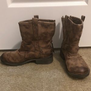 Roxy boots size 7, brown
